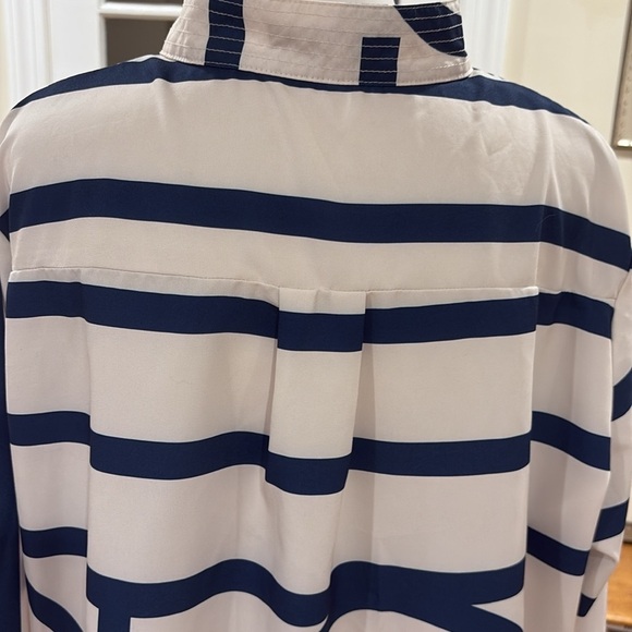 CHICME Women’s Blue & White Geometric Pattern Women's Button Down. Size 2XL - Picture 6 of 11